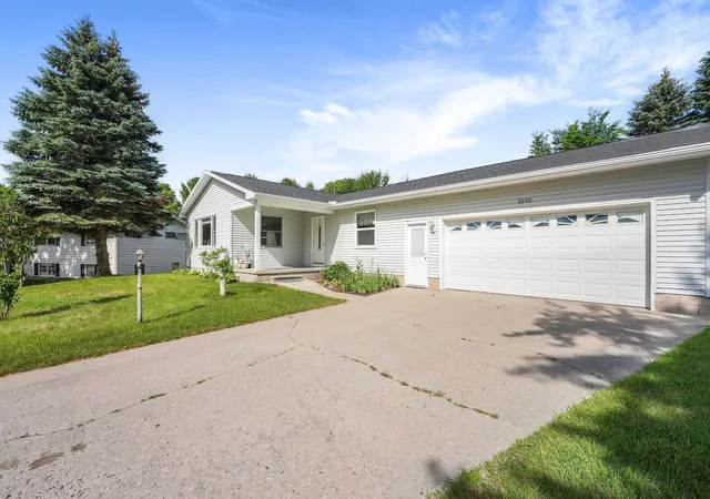 Photo 3 of Single family home for sale at 3235 Princeton Ct, Traverse City, MI 49684 | MLS# 78080070264 | Listing updated on 2026-07-06