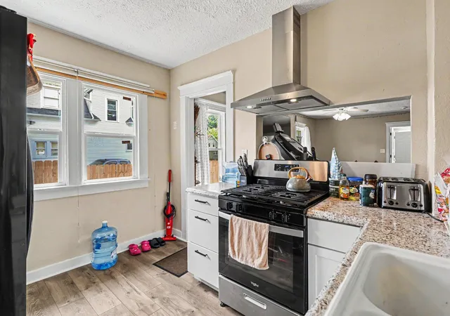 Photo 4 of Single family home for sale at 31 E Kingman Ave, Battle Creek, MI 49014 | MLS# 62026032071 | Listing updated on 2026-09-09