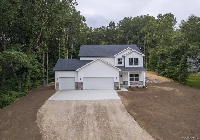 Photo 1 of Single family home for sale at 16085 Catalpa Ridge Dr, Holly, MI 48442 | MLS# 20261048557 | Listing updated on 2026-09-13