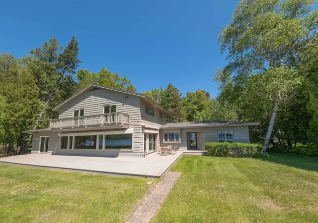 Photo 3 of Single family home for sale at 5254 N Manitou Trl, Leland, MI 49654 | MLS# 78080070271 | Listing updated on 2026-07-14