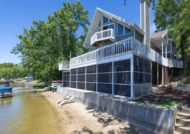Photo 3 of Single family home for sale at 68388 Dailey Rd, Edwardsburg, MI 49112 | MLS# 69026032089 | Listing updated on 2026-09-17