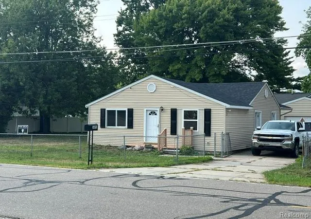 Photo 1 of Single family home for sale at 3490 Beveridge Rd, Flint, MI 48532 | MLS# 20261048570 | Listing updated on 2026-08-28