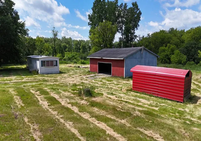 Photo 2 of Single family home for sale at 9500 N Meridian Rd, Pleasant Lake, MI 49272 | MLS# 55026032098 | Listing updated on 2026-08-18
