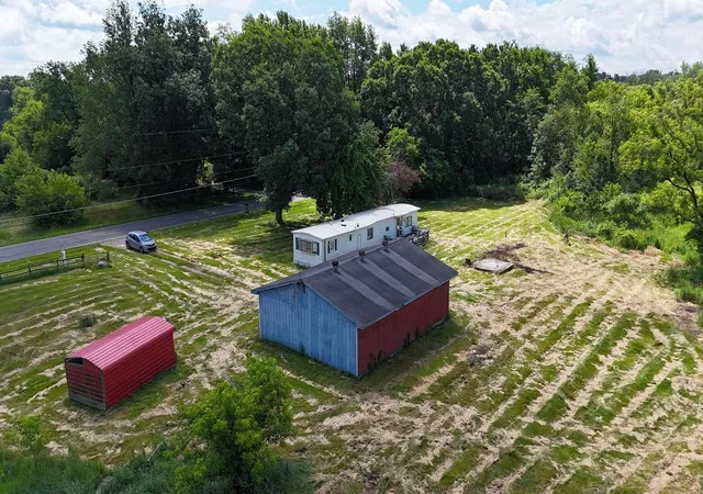 Photo 3 of Single family home for sale at 9500 N Meridian Rd, Pleasant Lake, MI 49272 | MLS# 55026032098 | Listing updated on 2026-08-18