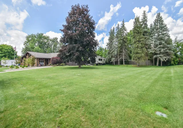 Photo 3 of Single family home for sale at 17 Linda Ln, Coldwater, MI 49036 | MLS# 62026032102 | Listing updated on 2026-09-11