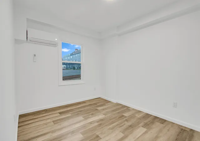 5th image of 337 Sheffield Apt A Ave, Flint, MI 48503 | MLS# 5050212903