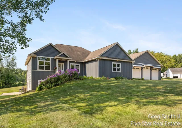3rd image of 884 Stoney Hill Ct, Wayland, MI 49348 | MLS# 65026032106