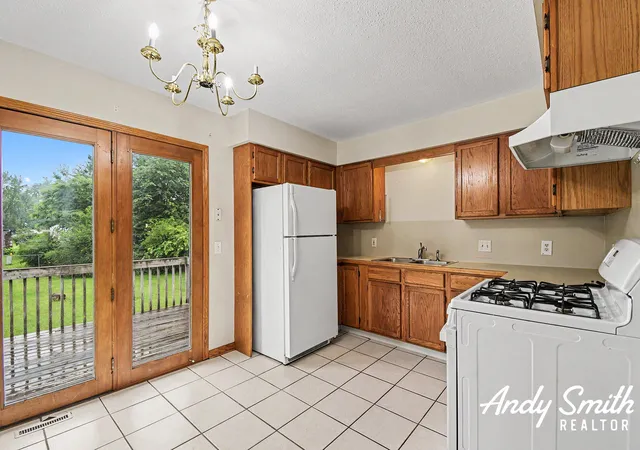 Listing Photo 5 - Condo for sale in building located at 400-402 60th St SE, Grand Rapids, MI 49548