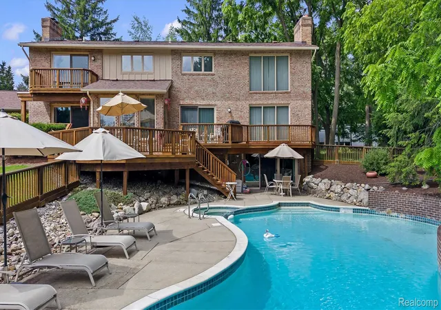 3rd image of 5863 Seville Cir, Orchard Lake, MI 48324 | MLS# 20261048579