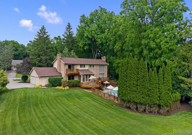 4th image of 5863 Seville Cir, Orchard Lake, MI 48324 | MLS# 20261048579