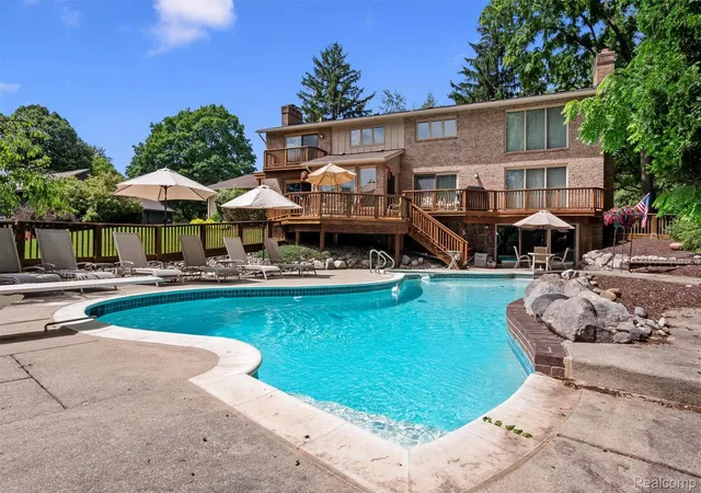 5th image of 5863 Seville Cir, Orchard Lake, MI 48324 | MLS# 20261048579