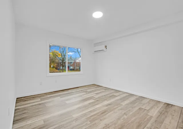 2nd image of 343 Sheffield Apt B Ave, Flint, MI 48503 | MLS# 5050212910