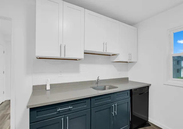 3rd image of 343 Sheffield Apt B Ave, Flint, MI 48503 | MLS# 5050212910