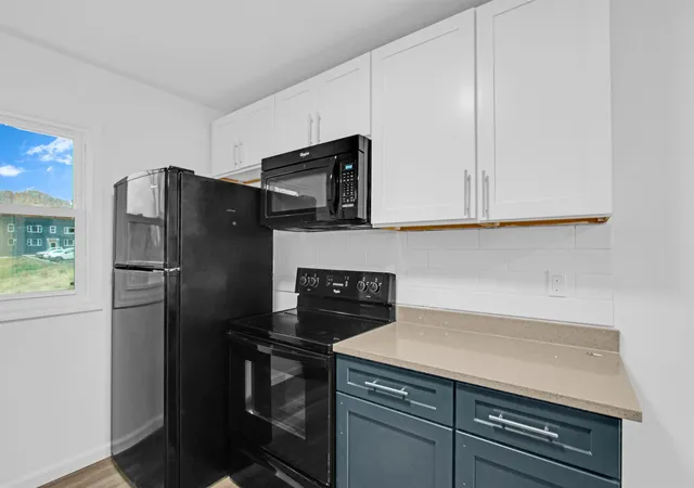 4th image of 343 Sheffield Apt B Ave, Flint, MI 48503 | MLS# 5050212910