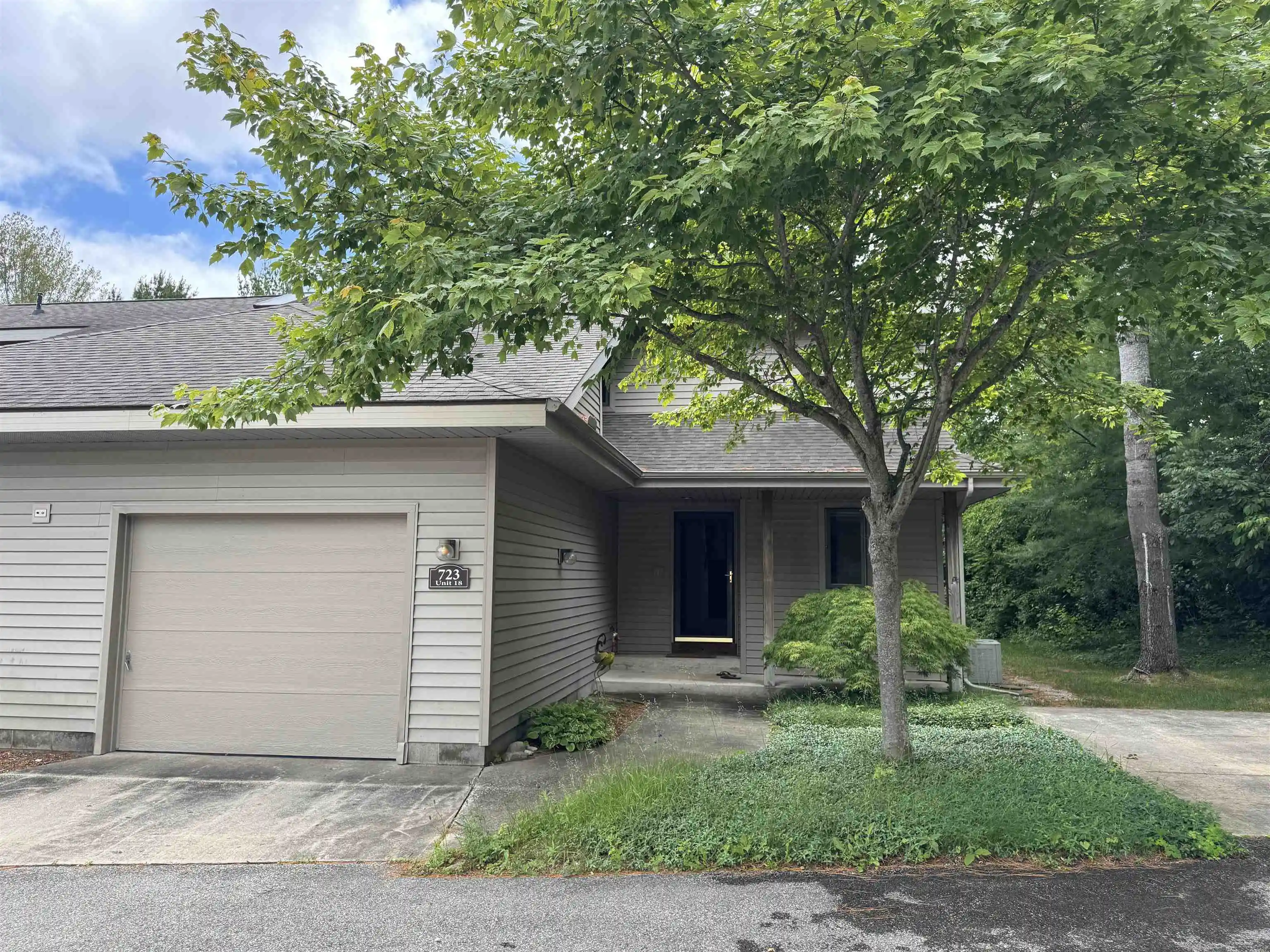 Listing Photo 2 - Condo for sale in 723 N Apple Tree Dr located at 723 N Apple Tree Dr, Suttons Bay, MI 49682 - Unit 723 N Apple Tree Dr