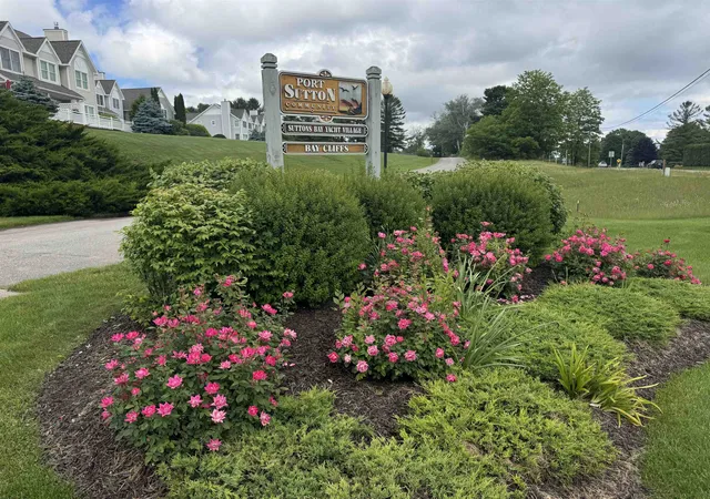 Photo 4 of Condo for sale at 723 N Apple Tree Dr, Suttons Bay, MI 49682 | MLS# 78080070274 | Listing updated on 2026-07-17