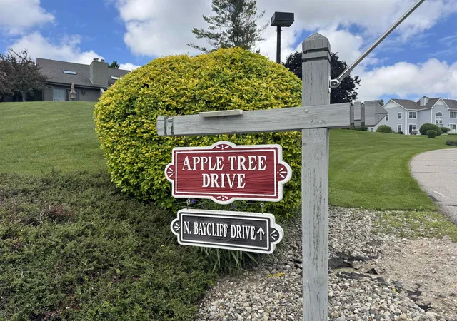 Photo 5 of Condo for sale at 723 N Apple Tree Dr, Suttons Bay, MI 49682 | MLS# 78080070274 | Listing updated on 2026-07-17