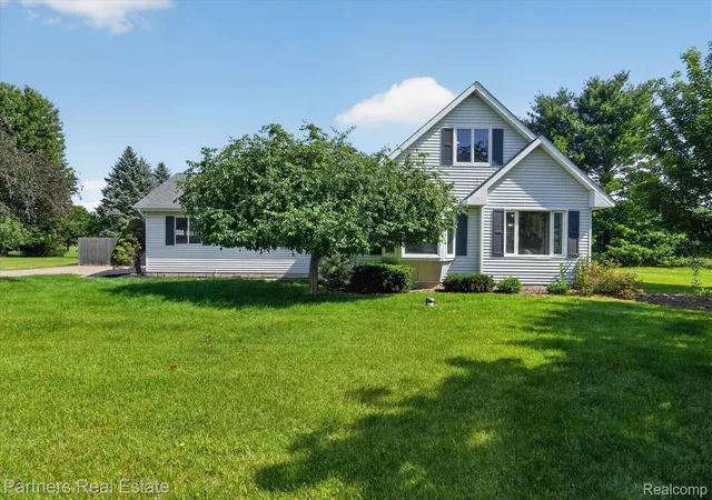 Photo 1 of Single family home for sale at 9145 Apple Orchard Dr, Fenton, MI 48430 | MLS# 20261048591 | Listing updated on 2026-08-19