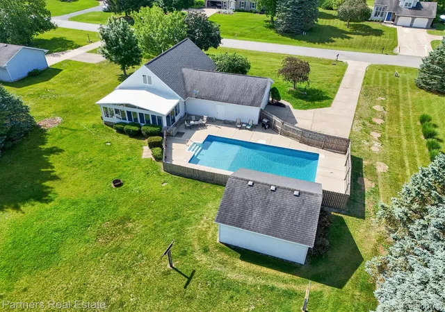 Photo 3 of Single family home for sale at 9145 Apple Orchard Dr, Fenton, MI 48430 | MLS# 20261048591 | Listing updated on 2026-08-19