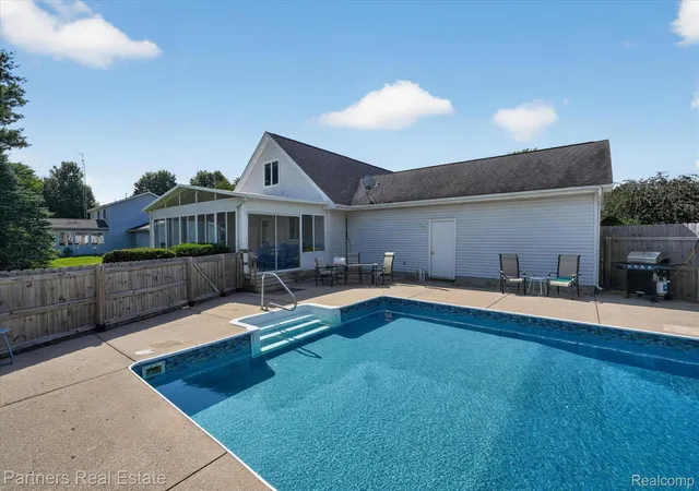 Photo 4 of Single family home for sale at 9145 Apple Orchard Dr, Fenton, MI 48430 | MLS# 20261048591 | Listing updated on 2026-10-01
