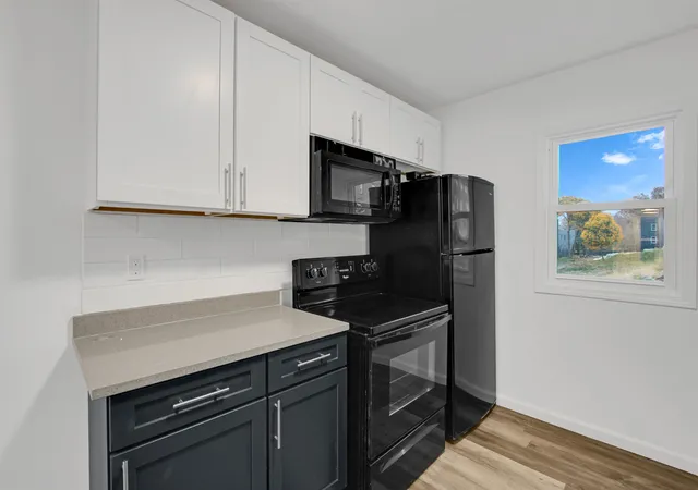3rd image of 351 Sheffield Apt C Ave, Flint, MI 48503 | MLS# 5050212913