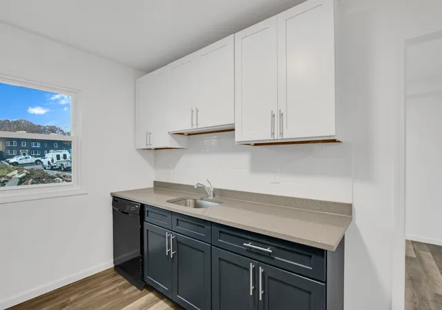 4th image of 351 Sheffield Apt C Ave, Flint, MI 48503 | MLS# 5050212913