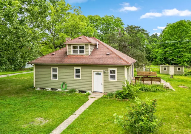 Photo 3 of Single family home for sale at 172 Bridge St, Newaygo, MI 49337 | MLS# 72026032147 | Listing updated on 2026-08-23