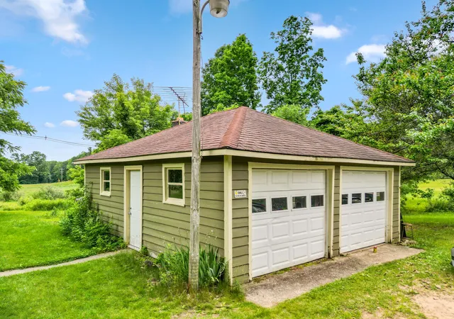 Photo 4 of Single family home for sale at 172 Bridge St, Newaygo, MI 49337 | MLS# 72026032147 | Listing updated on 2026-08-23
