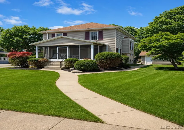 Photo 2 of Single family home for sale at 176 S Scott St, Adrian, MI 49221 | MLS# 56050212921 | Listing updated on 2026-09-29