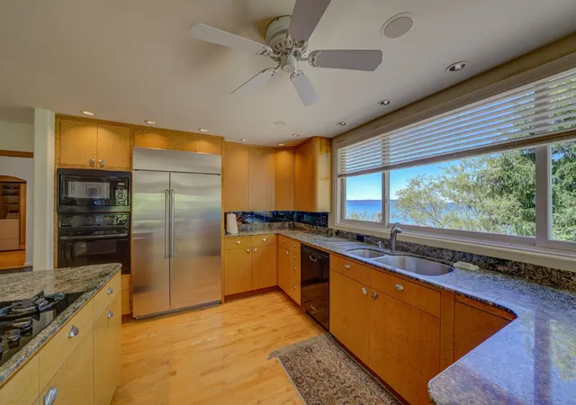 Photo 4 of Single family home for sale at 968 S Manitou Trl, Lake Leelanau, MI 49653 | MLS# 78080070281 | Listing updated on 2026-08-24