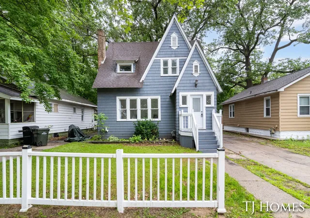 Photo 1 of Single family home for sale at 1031 Ada Ave, Muskegon, MI 49442 | MLS# 65026032164 | Listing updated on 2026-09-03