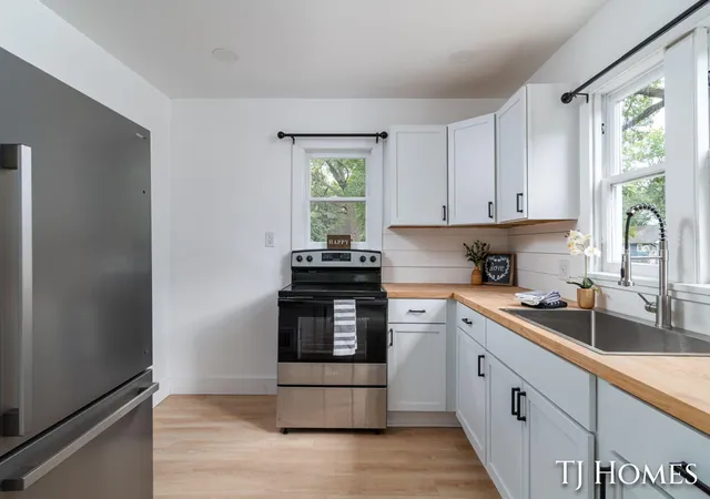 Photo 3 of Single family home for sale at 1031 Ada Ave, Muskegon, MI 49442 | MLS# 65026032164 | Listing updated on 2026-09-03