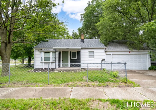 Photo 1 of Single family home for sale at 1030 Calvin Ave, Muskegon, MI 49442 | MLS# 65026032177 | Listing updated on 2026-07-15
