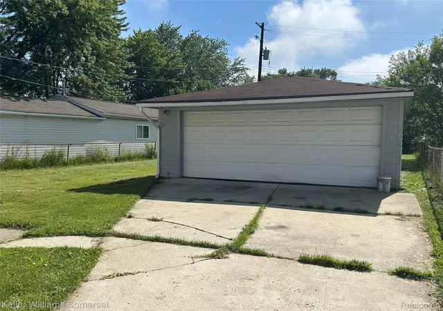 Photo 3 of Single family home for sale at 23076 Melrose Ave, Eastpointe, MI 48021 | MLS# 20261048673 | Listing updated on 2026-10-04
