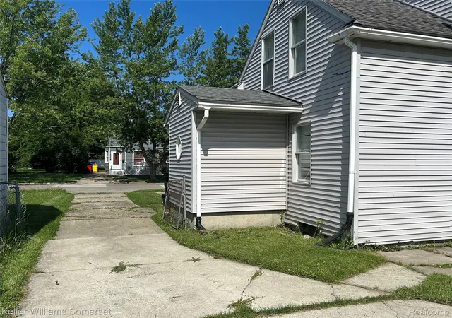 Photo 4 of Single family home for sale at 23076 Melrose Ave, Eastpointe, MI 48021 | MLS# 20261048673 | Listing updated on 2026-10-04
