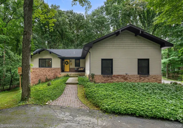 Photo 3 of Single family home for sale at 1625 Perry Lake Rd, Ortonville, MI 48462 | MLS# 20261048683 | Listing updated on 2026-09-29