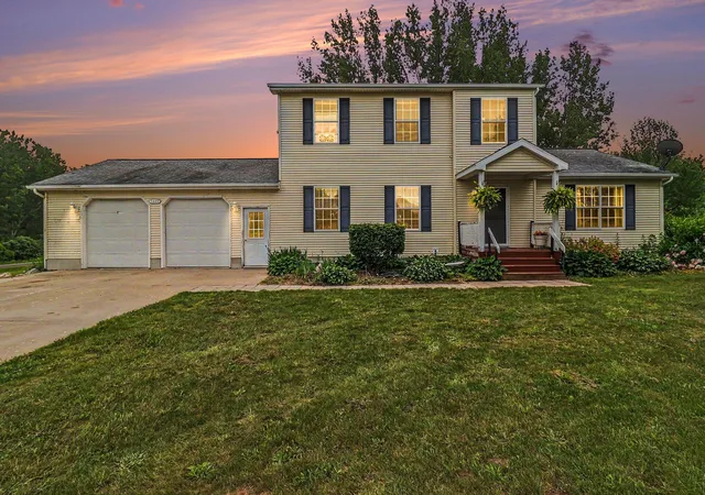 Photo 1 of Single family home for sale at 5449 W Golfside Dr, Ludington, MI 49431 | MLS# 67026032230 | Listing updated on 2026-08-25