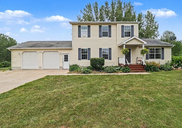 Photo 2 of Single family home for sale at 5449 W Golfside Dr, Ludington, MI 49431 | MLS# 67026032230 | Listing updated on 2026-08-25
