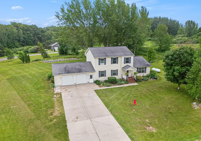 Photo 4 of Single family home for sale at 5449 W Golfside Dr, Ludington, MI 49431 | MLS# 67026032230 | Listing updated on 2026-10-16