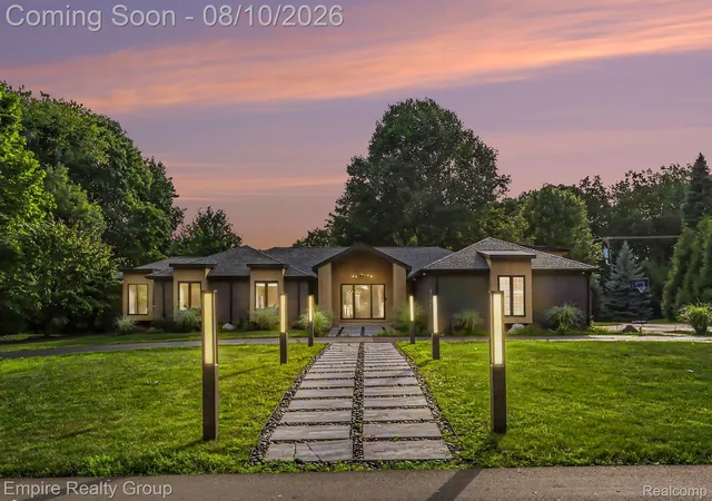 Photo 1 of Sale Pending at 4340 Queens Way, Bloomfield Hills, MI 48304 | MLS# 20261048695 | Listing updated on 2026-10-05
