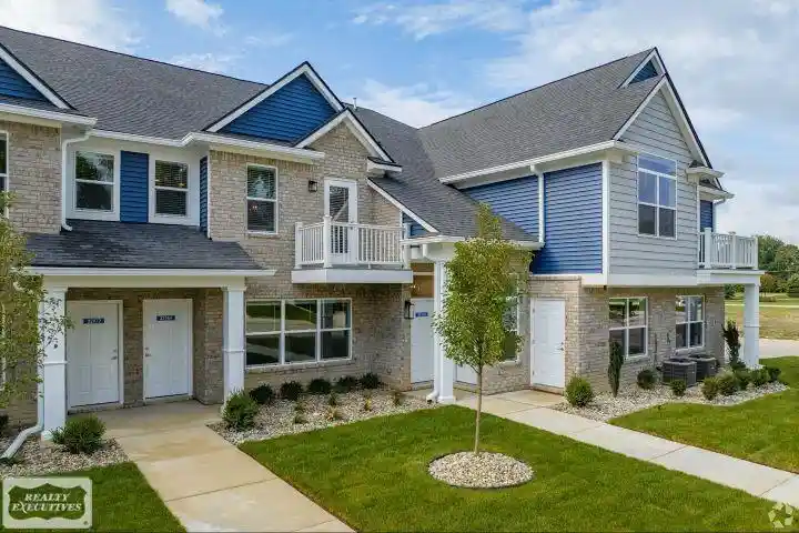 Listing Photo 2 - Condo for sale in 32972 Antrim Dr located at 32972 Antrim Dr, New Baltimore, MI 48047 - Unit 32972 Antrim Dr