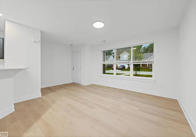 Listing Photo 5 - Condo for sale in building located at 32956 Antrim Dr, New Baltimore, MI 48047