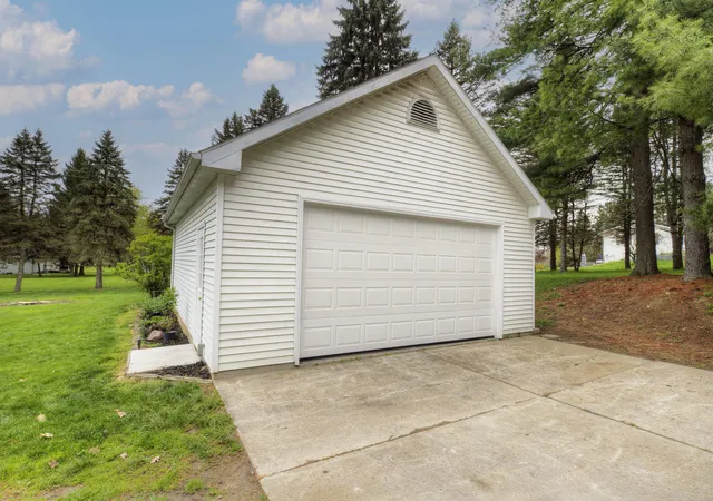 Photo 3 of Single family home for sale at 6121 Saline Waterworks Rd, Saline, MI 48176 | MLS# 81026032252 | Listing updated on 2026-08-31