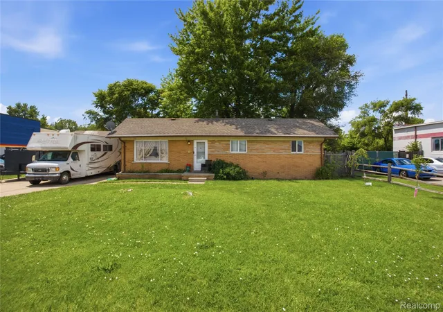 Photo 1 of Single family home for sale at 117 N Groesbeck Hwy, Mount Clemens, MI 48043 | MLS# 20261048740 | Listing updated on 2026-09-05