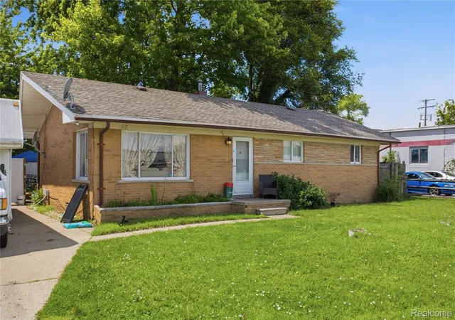 Photo 2 of Single family home for sale at 117 N Groesbeck Hwy, Mount Clemens, MI 48043 | MLS# 20261048740 | Listing updated on 2026-09-05