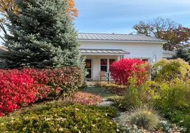 3rd image of 4682 Rockcroft Blvd, Clarkston, MI 48346 | MLS# 20261048744