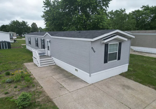 2nd image of 9020 4 Winds Ln W, West Olive, MI 49460 | MLS# 71026032279