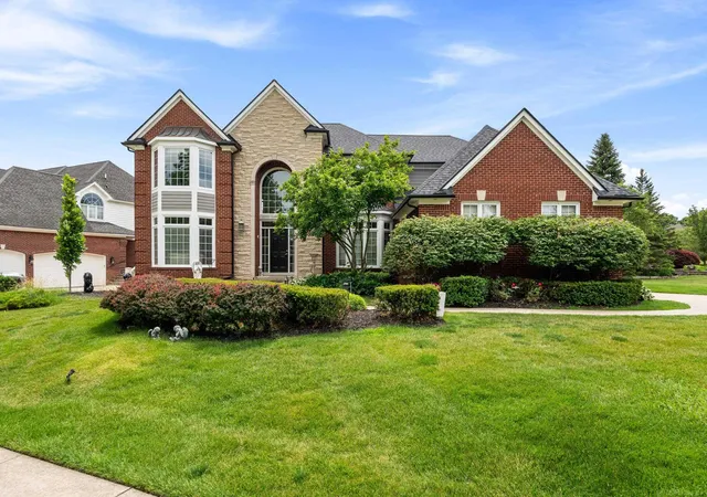 Photo 2 of Single family home for sale at 2250 Hawthorne Dr, Shelby Township, MI 48316 | MLS# 58050212991 | Listing updated on 2026-08-03