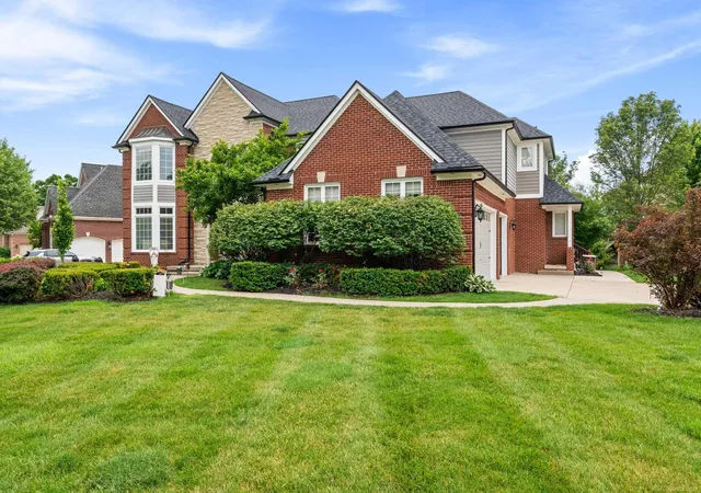 Photo 3 of Single family home for sale at 2250 Hawthorne Dr, Shelby Township, MI 48316 | MLS# 58050212991 | Listing updated on 2026-08-03