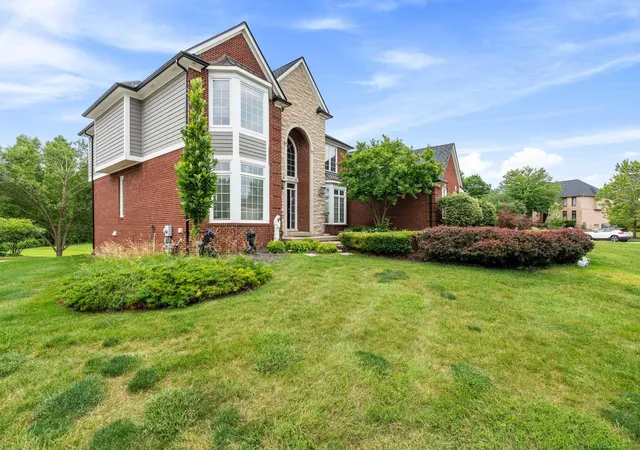 Photo 4 of Single family home for sale at 2250 Hawthorne Dr, Shelby Township, MI 48316 | MLS# 58050212991 | Listing updated on 2026-08-03